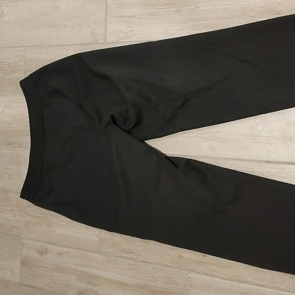 Women's Talbots stretch size 8 gray slacks - Picture 4 of 4